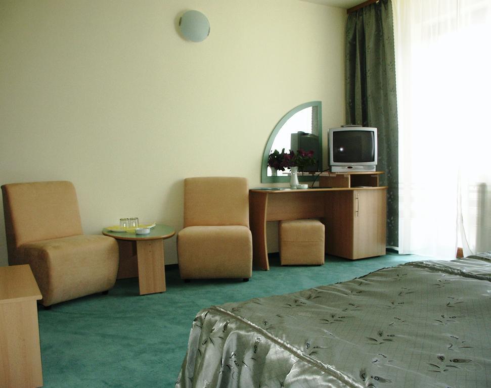 Hotel Tusnad Бэиле-Тушнад Экстерьер фото